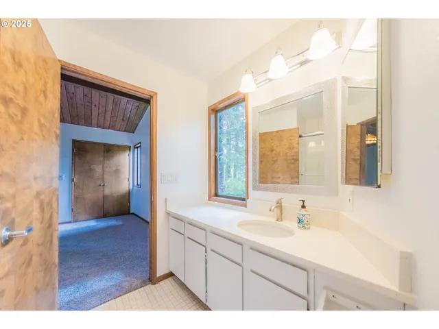 $925,000 | 527 Eagles Nest Lane, Gleneden Beach, OR 97388