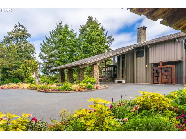 $925,000 | 527 Eagles Nest Lane, Gleneden Beach, OR 97388