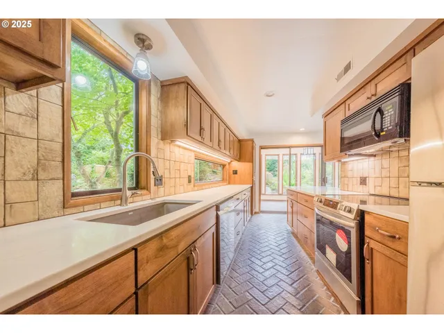 $925,000 | 527 Eagles Nest Lane, Gleneden Beach, OR 97388