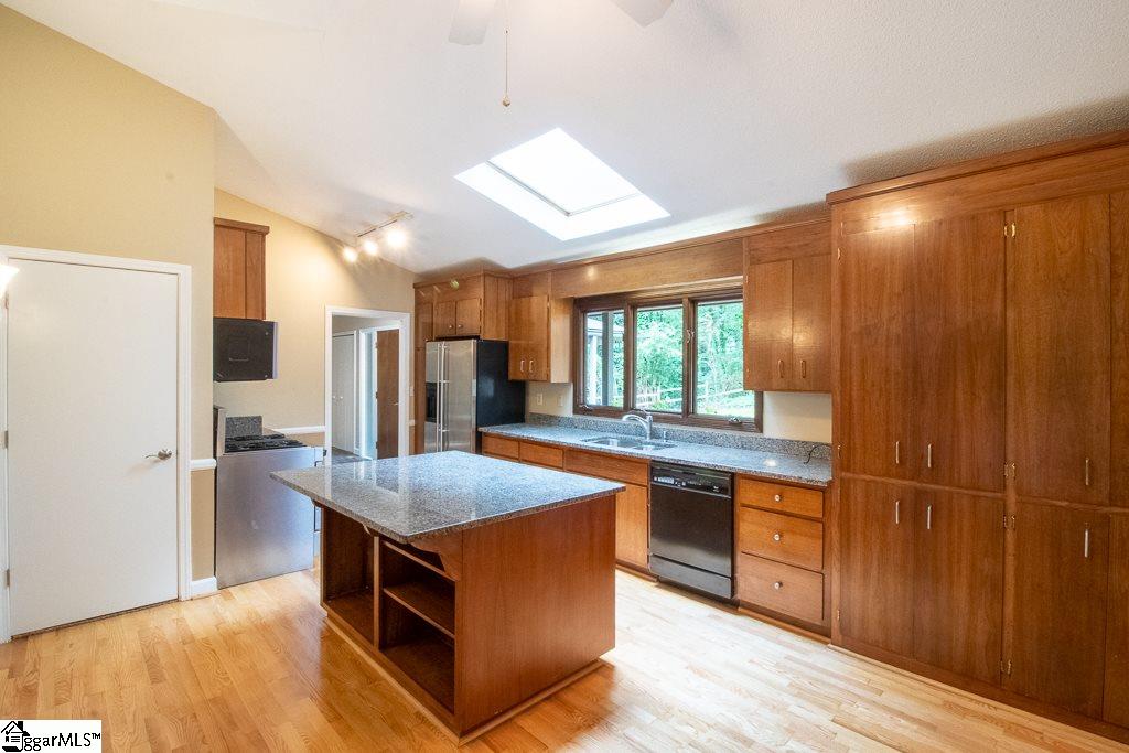 1123 Wembley Road Greenville, SC 29607 - Photo 5 of 28