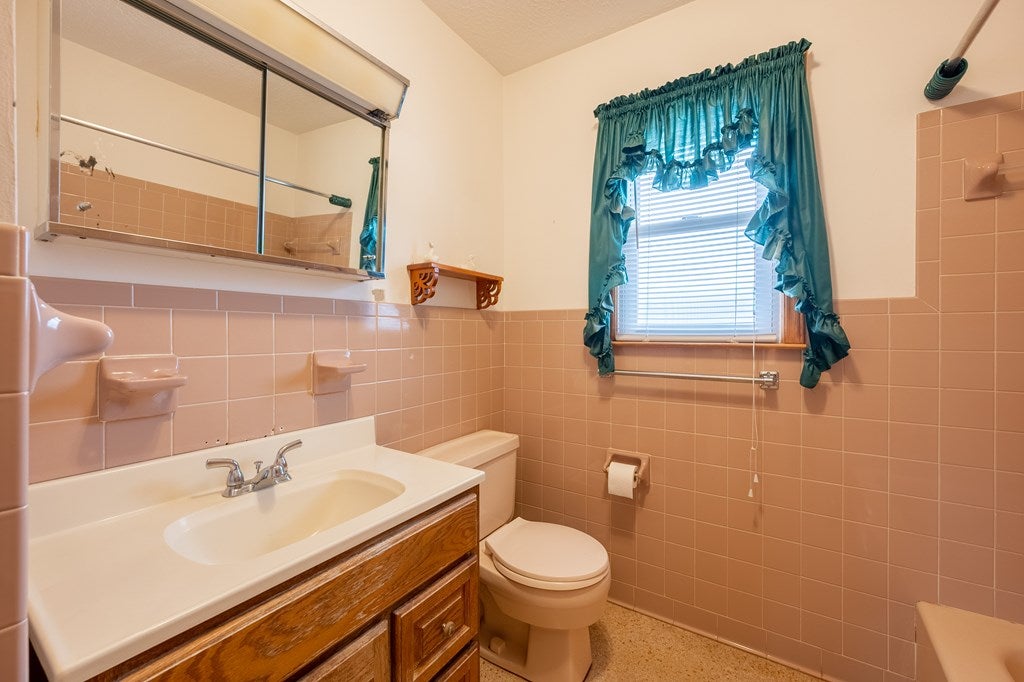 5676 Alum Spring Road Pulaski, VA 24301 - Photo 18 of 46 Gallery Image 18