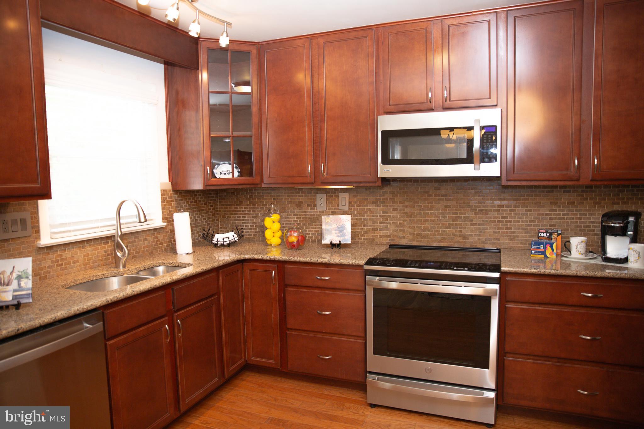 7110 Good Luck Road Hyattsville, MD 20784 - Photo 10 of 46 Kitchen