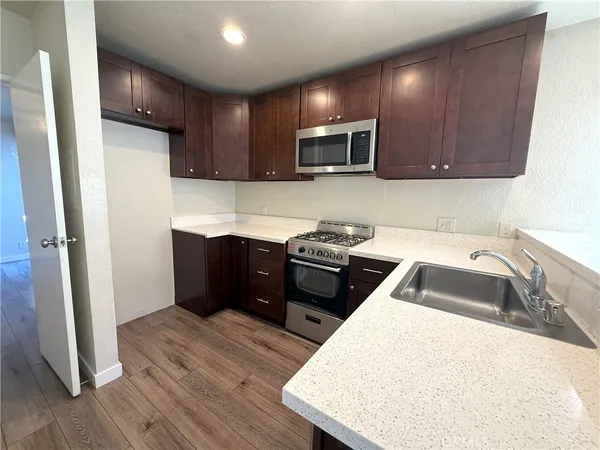$1,795 | 4307 West 142nd Street, Unit 12, Hawthorne, CA 90250