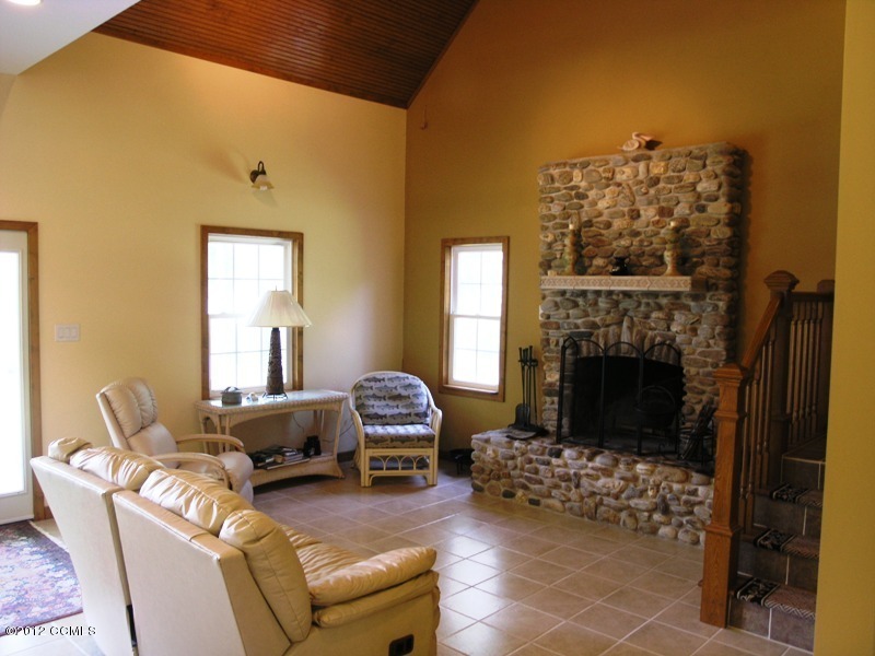 258 Crows Nest Road Beaufort, NC 28516 - Photo 3 of 14 additional greatroom pic