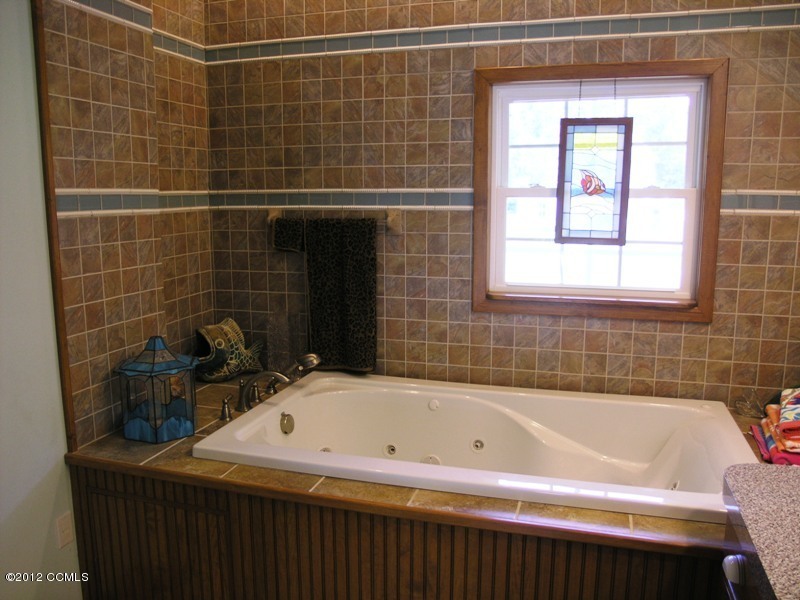258 Crows Nest Road Beaufort, NC 28516 - Photo 5 of 14 downstairs bath
