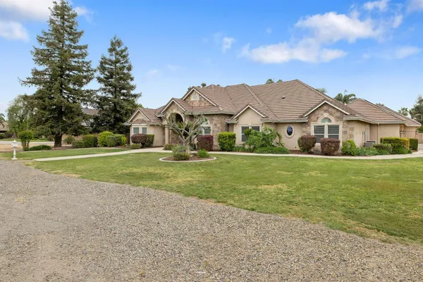 $1,350,000 | 1928 South Shirk Road, Visalia, CA 93277