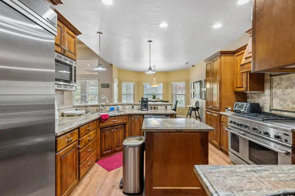 $1,350,000 | 1928 South Shirk Road, Visalia, CA 93277