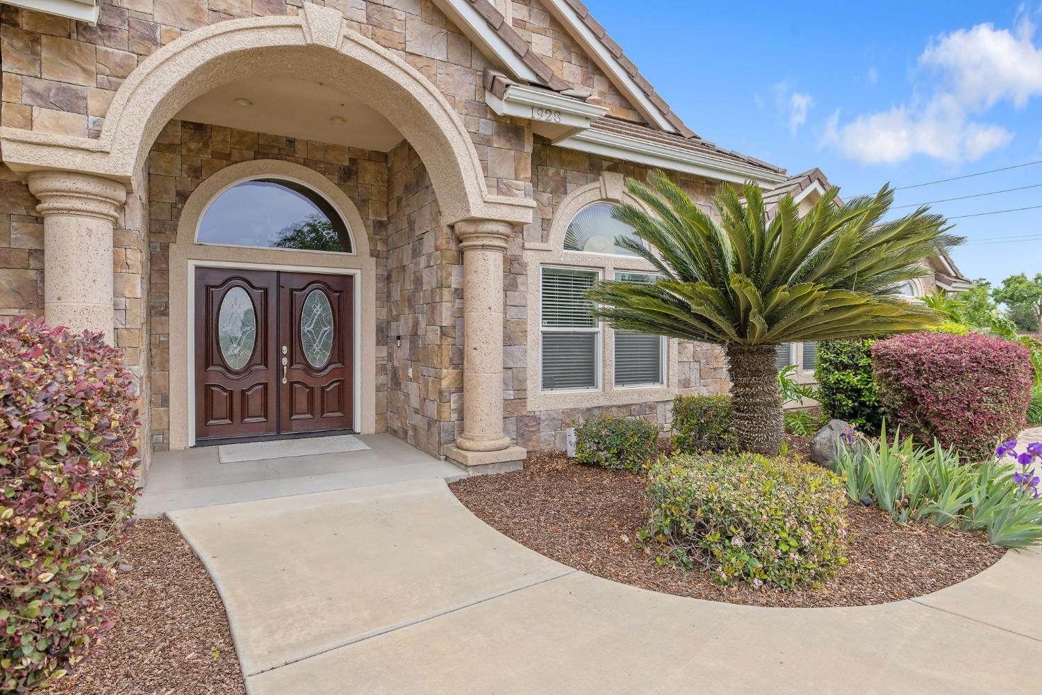 1928 South Shirk Road Visalia, CA 93277 - Photo 6 of 16