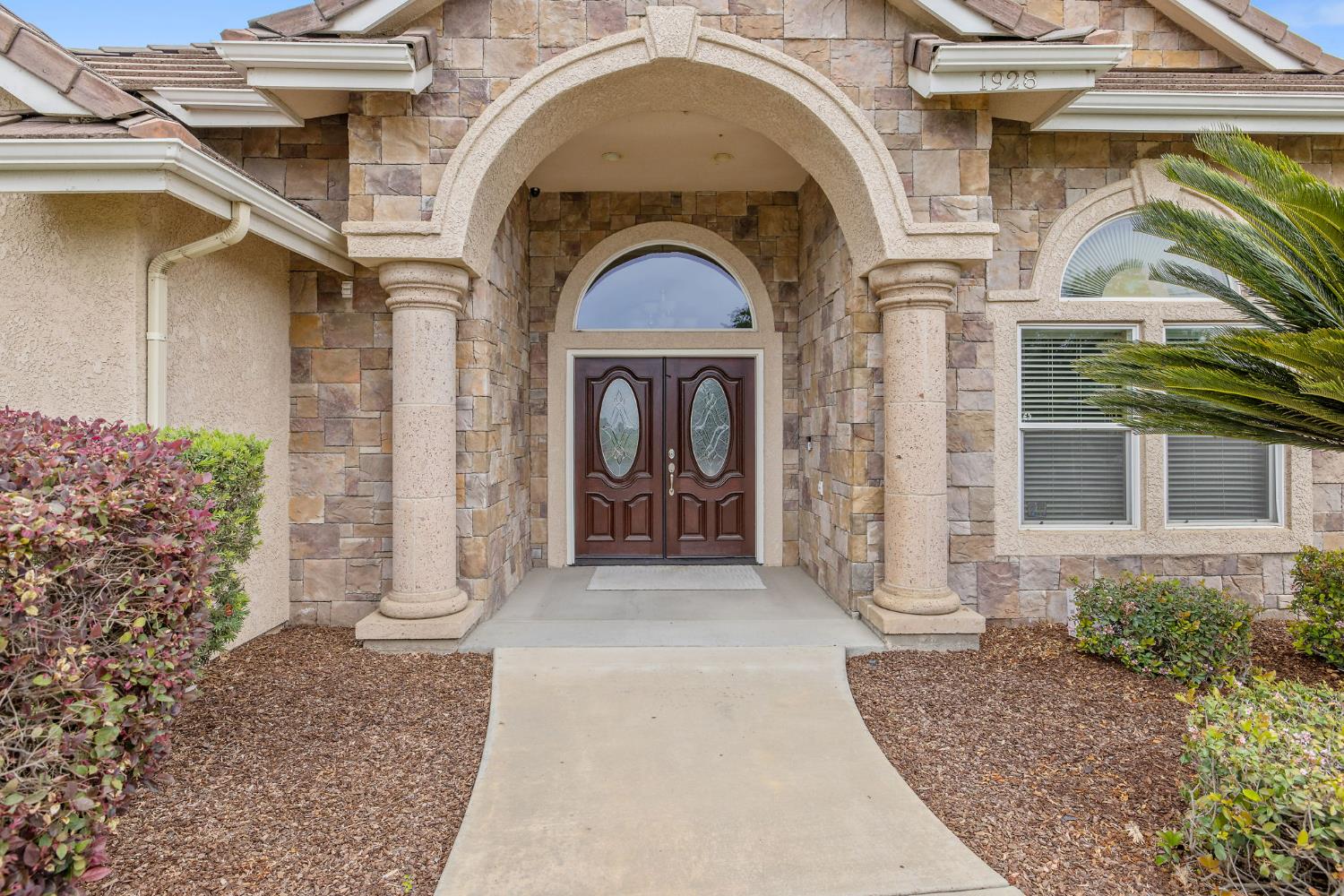 1928 South Shirk Road Visalia, CA 93277 - Photo 7 of 16