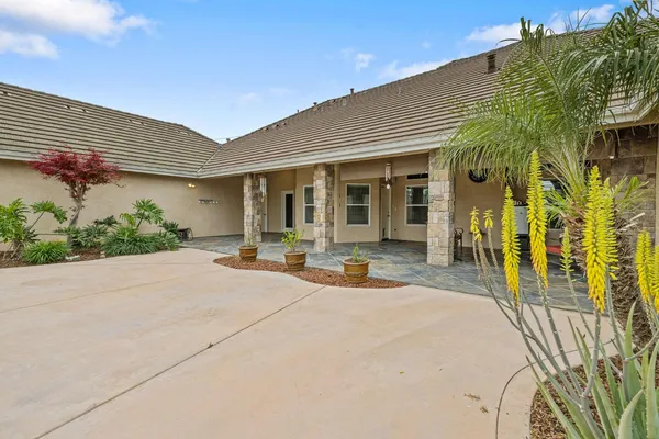 $1,350,000 | 1928 South Shirk Road, Visalia, CA 93277