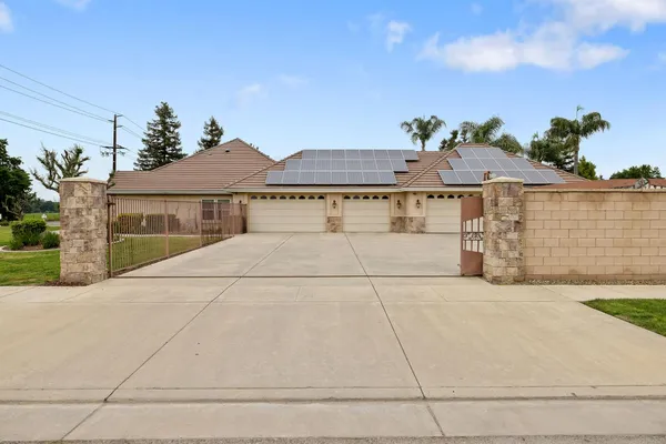 $1,350,000 | 1928 South Shirk Road, Visalia, CA 93277