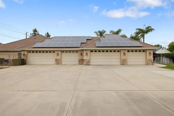 $1,350,000 | 1928 South Shirk Road, Visalia, CA 93277