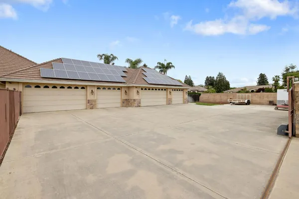 $1,350,000 | 1928 South Shirk Road, Visalia, CA 93277
