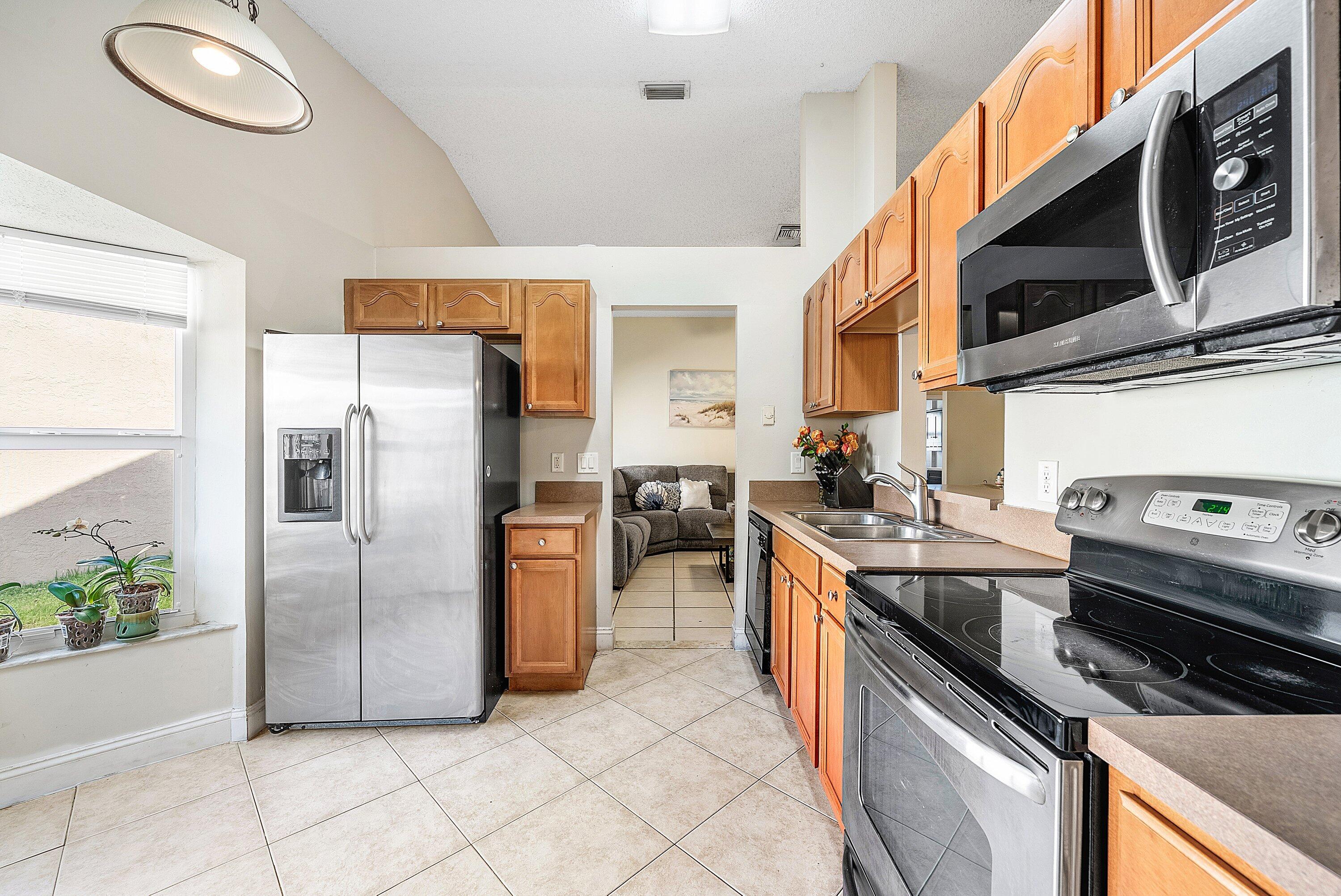 16 Ripley Way Boynton Beach, FL 33426 - Photo 11 of 29 Stainless Appliances