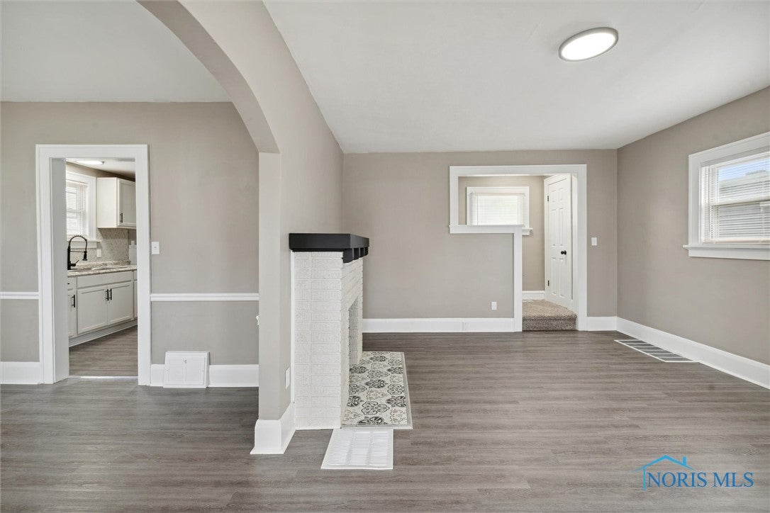 911 Alvison Road Toledo, OH 43612 - Photo 6 of 37 Gallery Image 6