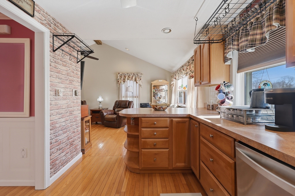 37 Warrenton Road Haverhill, MA 01832 - Photo 14 of 33