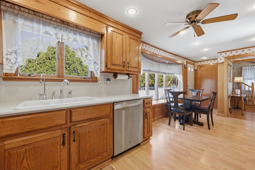 37 Warrenton Road Haverhill, MA 01832 - Photo 4 of 33