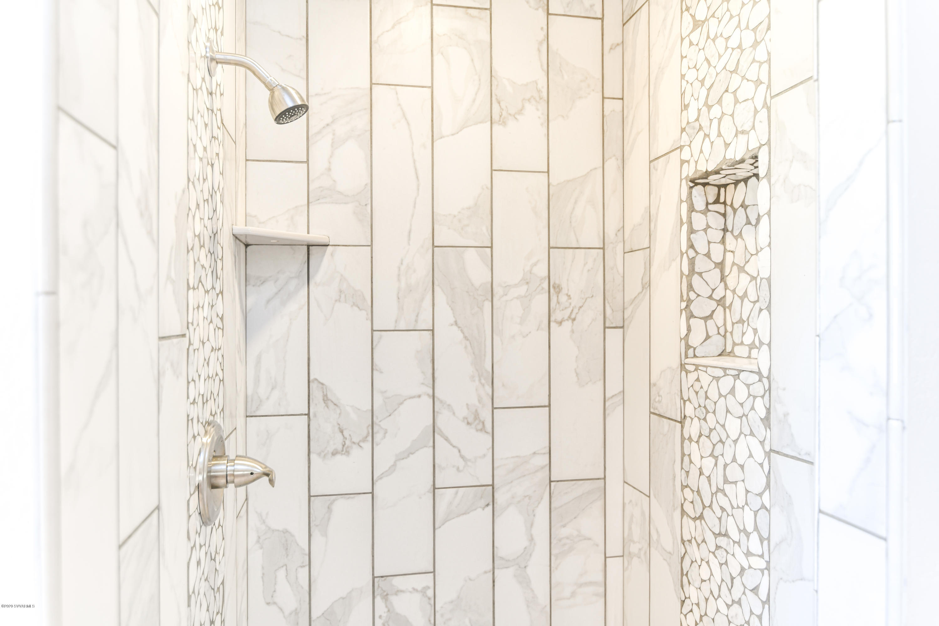 4645 East Goldmine Road Rimrock, AZ 86335 - Photo 12 of 24 a bathroom with a shower
