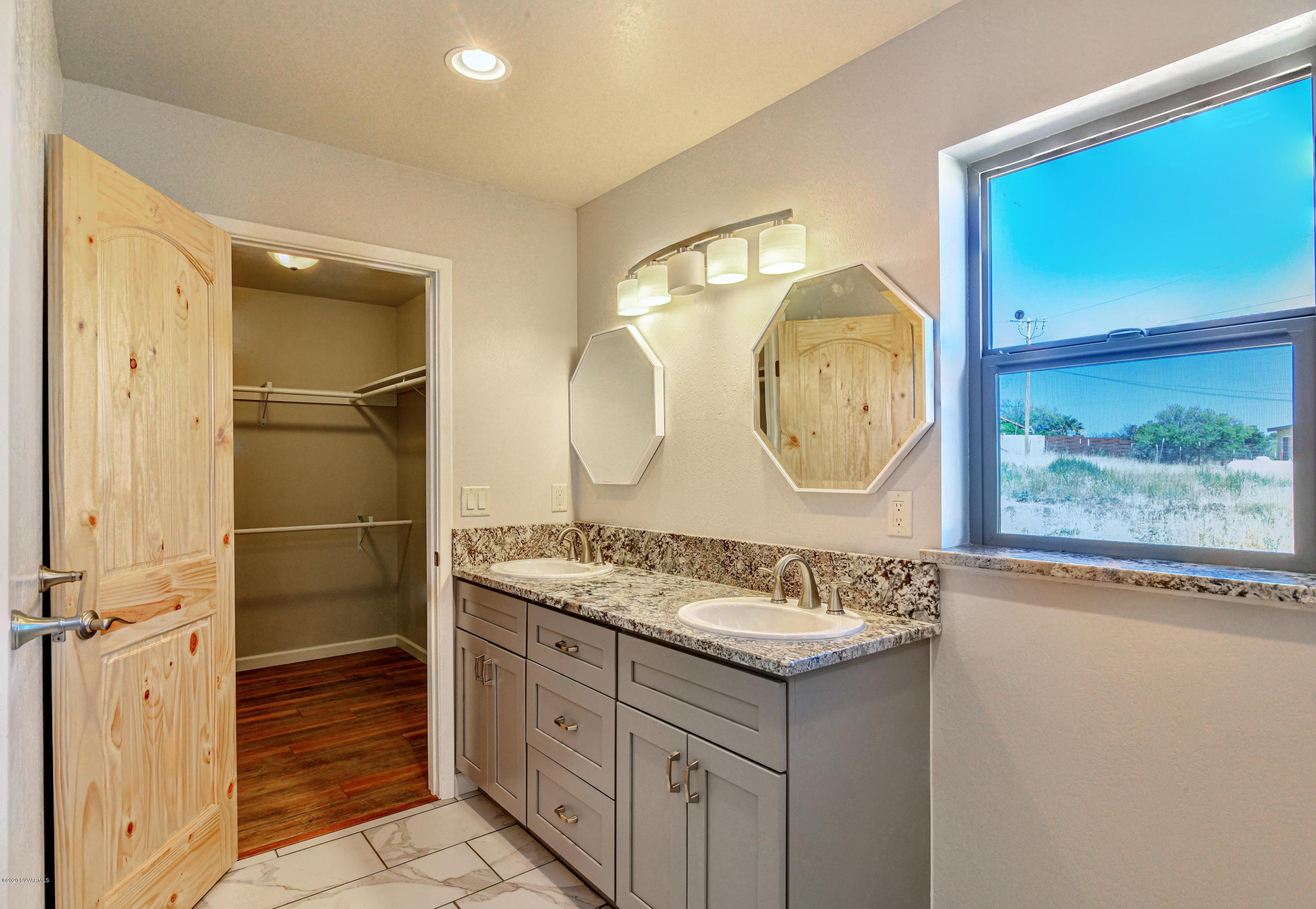 4645 East Goldmine Road Rimrock, AZ 86335 - Photo 13 of 24 a bathroom with a sink and a mirror