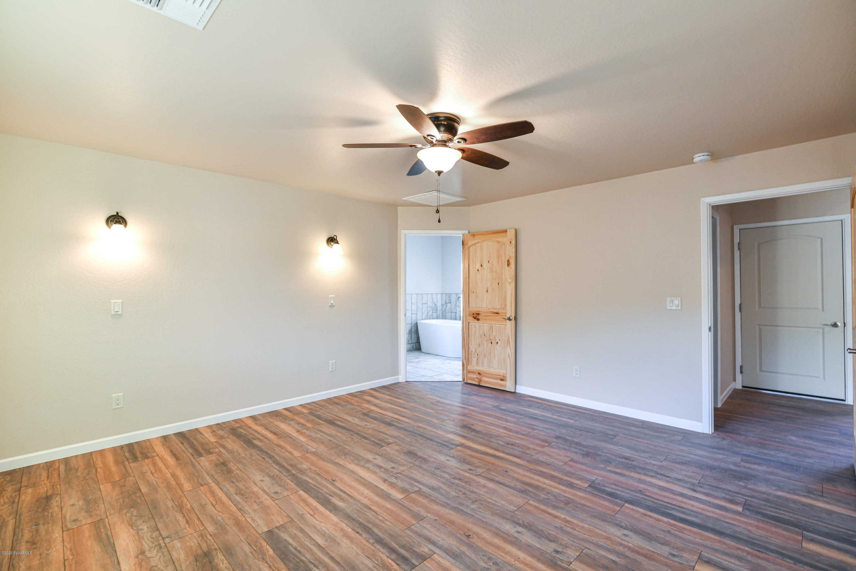 4645 East Goldmine Road Rimrock, AZ 86335 - Photo 10 of 24 a view of an empty room with wooden floor