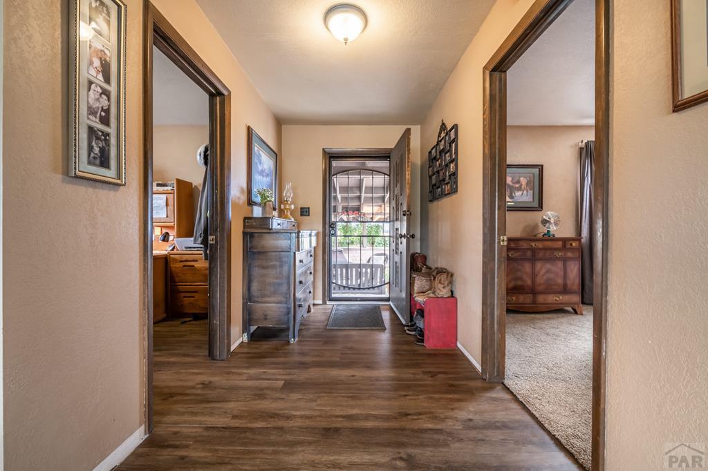 8419 3 R Road Beulah, CO 81023 - Photo 4 of 46 a view of a living room