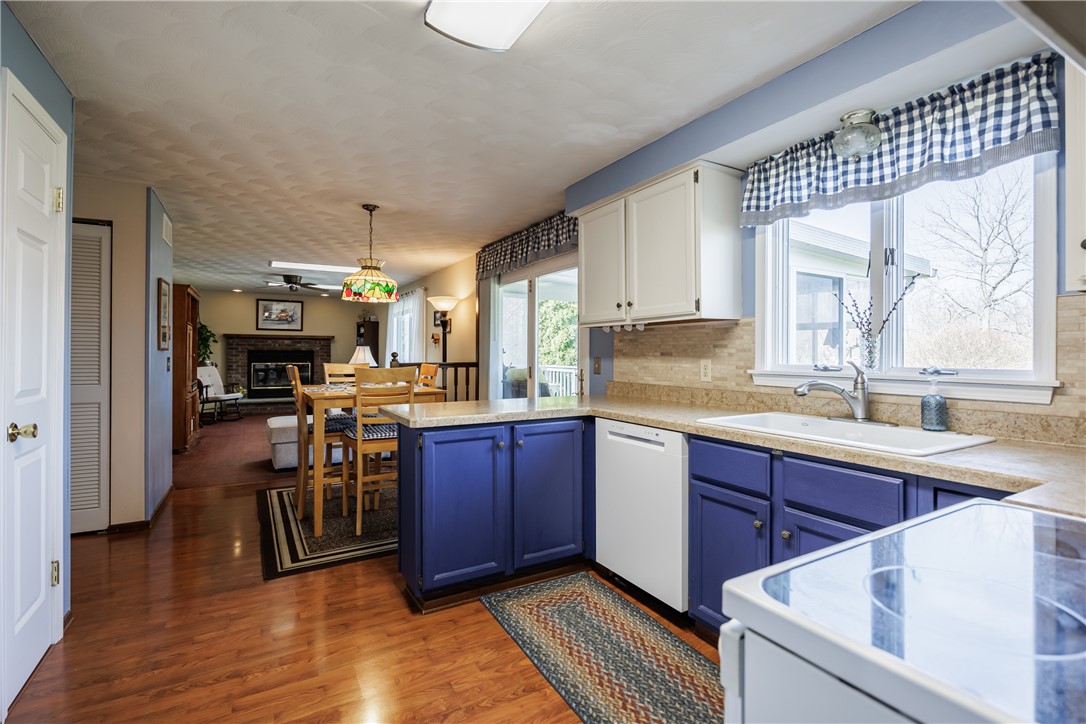 4637 Lake Road Williamson, NY 14589 - Photo 14 of 36