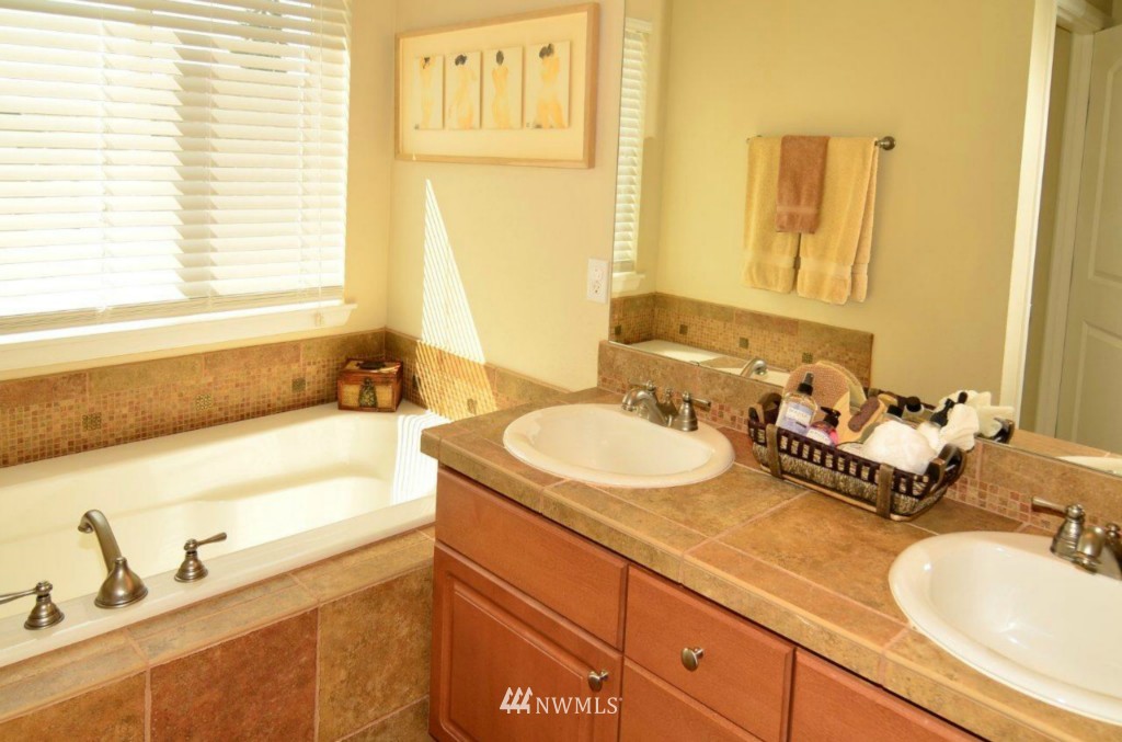 6967 Radius Loop Southeast Lacey, WA 98513 - Photo 9 of 15 Gallery Image 9