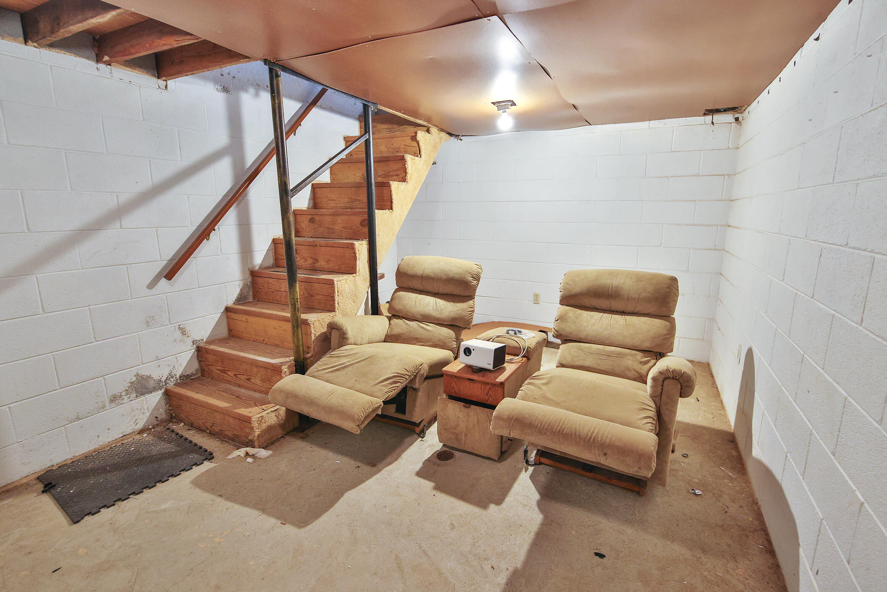 4518 49th Street Lubbock, TX 79414 - Photo 24 of 32 a living room with furniture