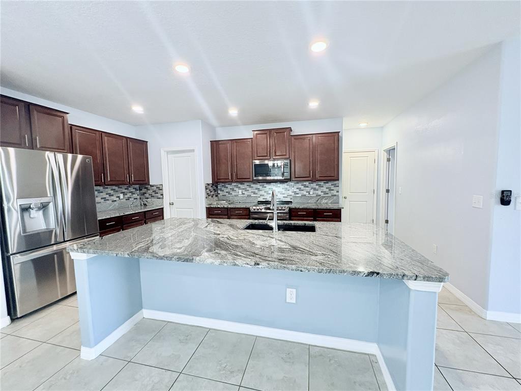 4935 Reflecting Pond Circle Wimauma, FL 33598 - Photo 11 of 41