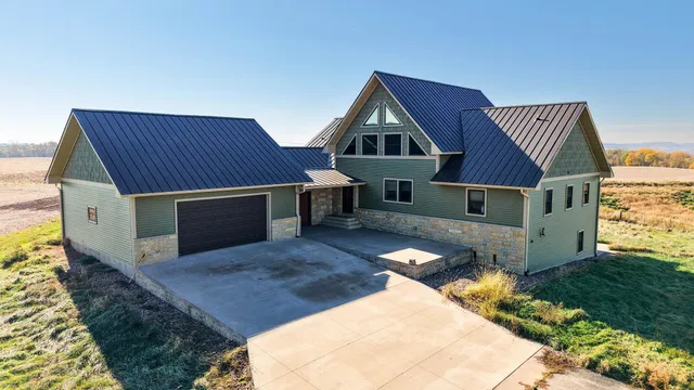 $800,000 | 10609 Cadwell Road, Cassville, WI 53806