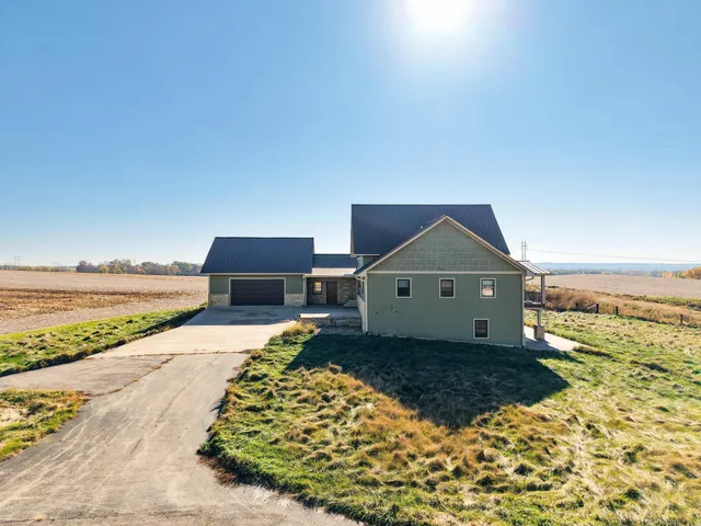 $800,000 | 10609 Cadwell Road, Cassville, WI 53806