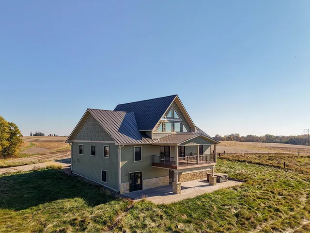 $800,000 | 10609 Cadwell Road, Cassville, WI 53806