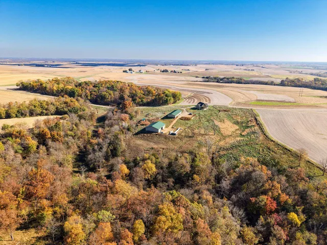 $800,000 | 10609 Cadwell Road, Cassville, WI 53806