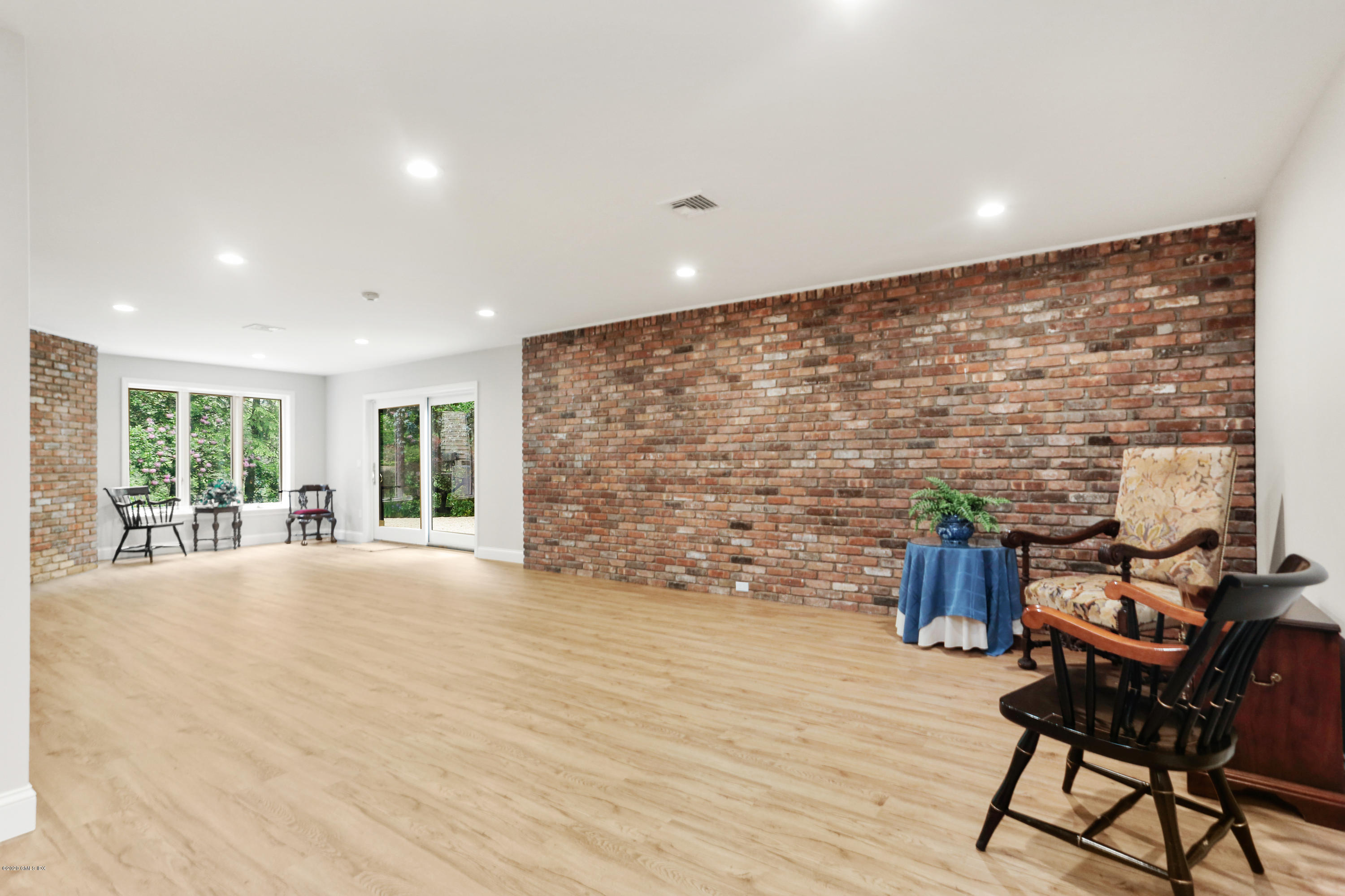 65 Ridgeview Avenue Greenwich, CT 06830 - Photo 28 of 50 a very nice looking room with a large window