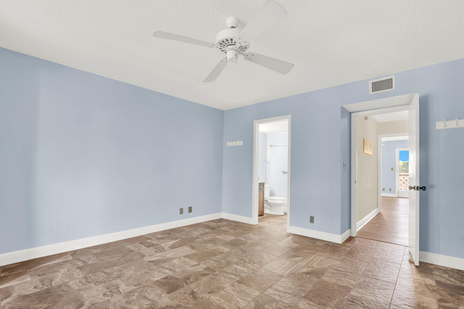 353 Highway 1, Unit D105 Jupiter, FL 33477 - Photo 28 of 56 a view of an empty room with a ceiling fan