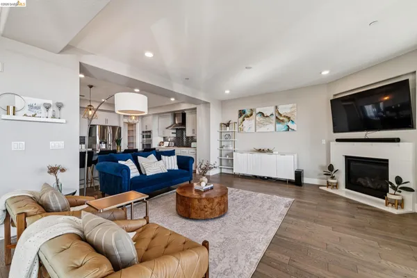 $1,098,000 | 6739 Skyview Drive, Oakland, CA 94605