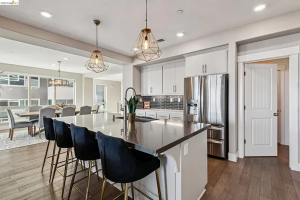 $1,098,000 | 6739 Skyview Drive, Oakland, CA 94605