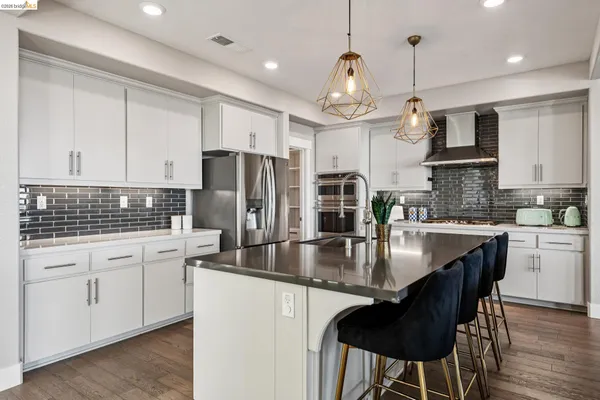 $1,098,000 | 6739 Skyview Drive, Oakland, CA 94605