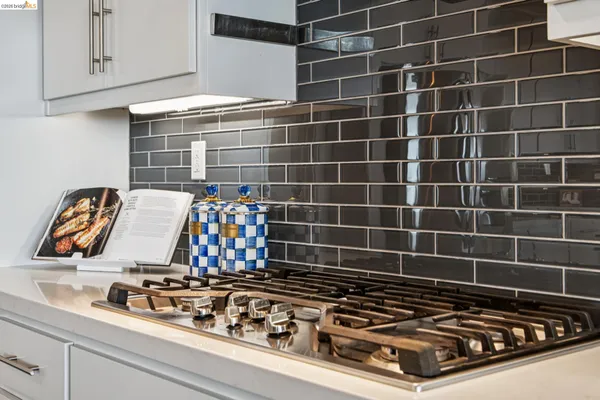 $1,098,000 | 6739 Skyview Drive, Oakland, CA 94605