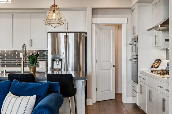 $1,098,000 | 6739 Skyview Drive, Oakland, CA 94605
