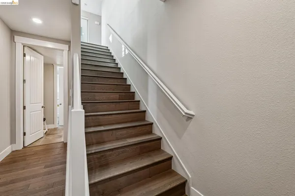 $1,098,000 | 6739 Skyview Drive, Oakland, CA 94605