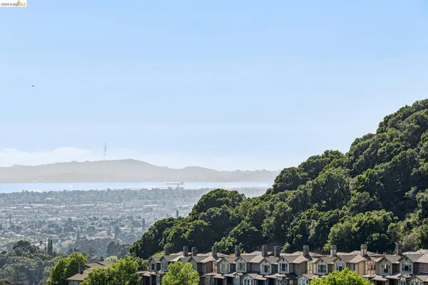 $1,098,000 | 6739 Skyview Drive, Oakland, CA 94605