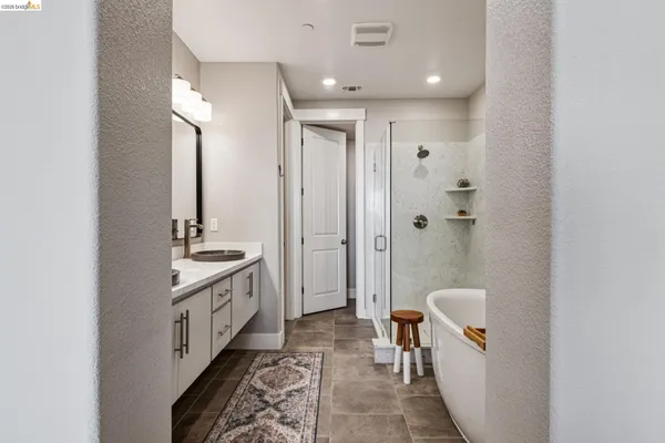 $1,098,000 | 6739 Skyview Drive, Oakland, CA 94605