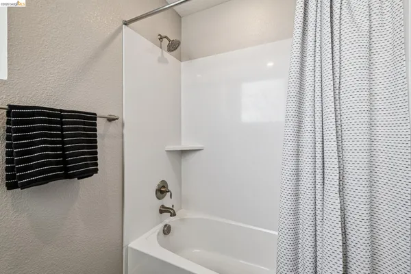$1,098,000 | 6739 Skyview Drive, Oakland, CA 94605