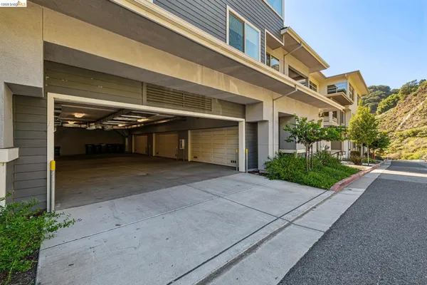 $1,098,000 | 6739 Skyview Drive, Oakland, CA 94605