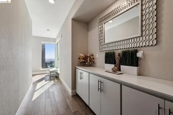 $1,098,000 | 6739 Skyview Drive, Oakland, CA 94605