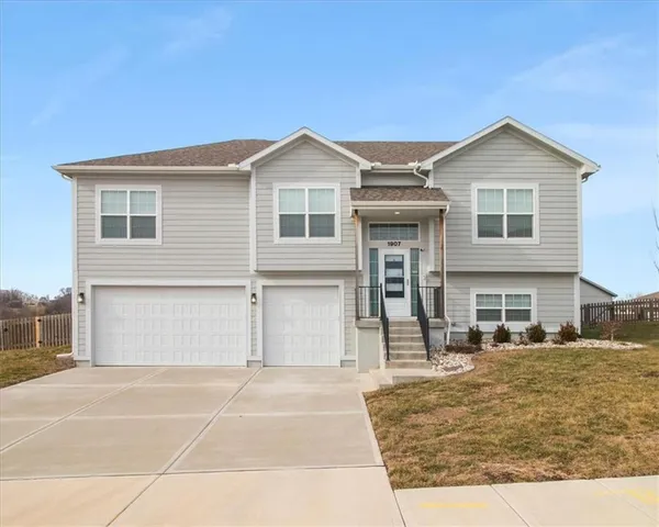 $465,000 | 1907 Owen Drive, Pleasant Hill, MO 64080
