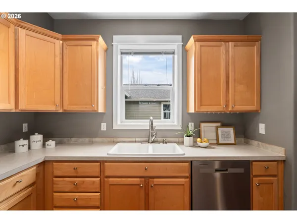 $379,900 | 1405 Northeast Village Street, Fairview, OR 97024