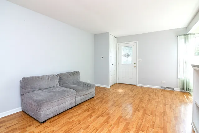 $217,900 | 419 Sidney Avenue, Unit C, Glendale Heights, IL 60139