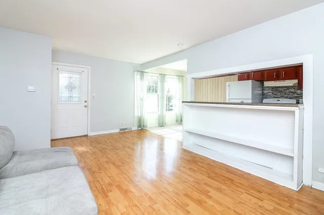 $217,900 | 419 Sidney Avenue, Unit C, Glendale Heights, IL 60139